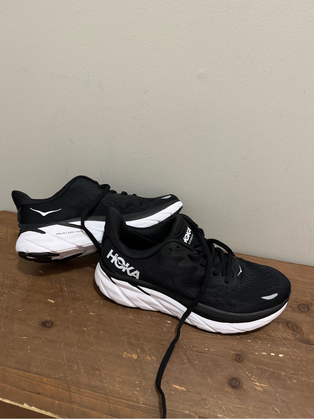 Hoka Clifton 8 Black and White Running Shoes Women’s Size 7.5